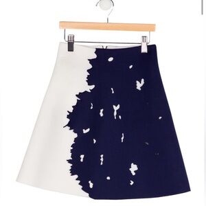 Nikolia Scuba Material White & Blue Skirt. Excellent Condition. Size 8/9. Luxury